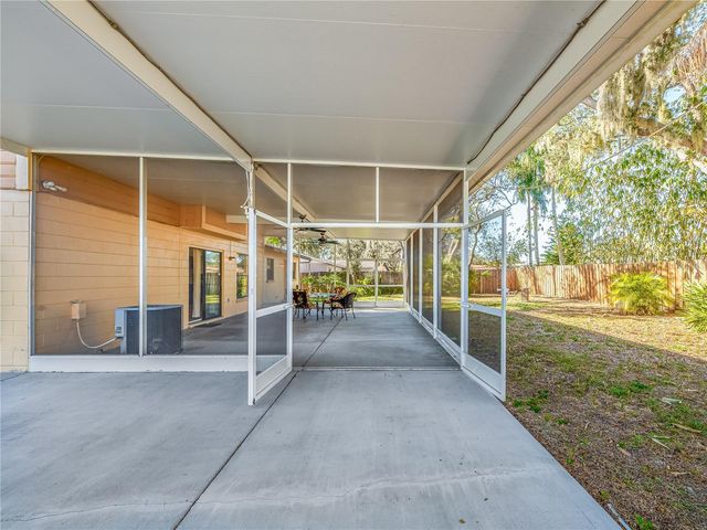 520 WYNNWOOD DRIVE, Brandon, FL 33511