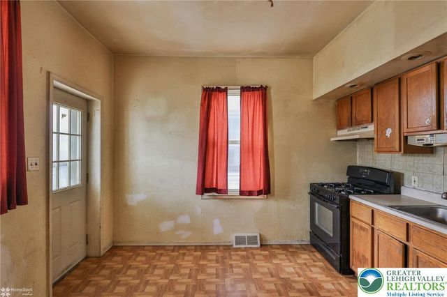 622 East Locust Street, Bethlehem City, PA 18018