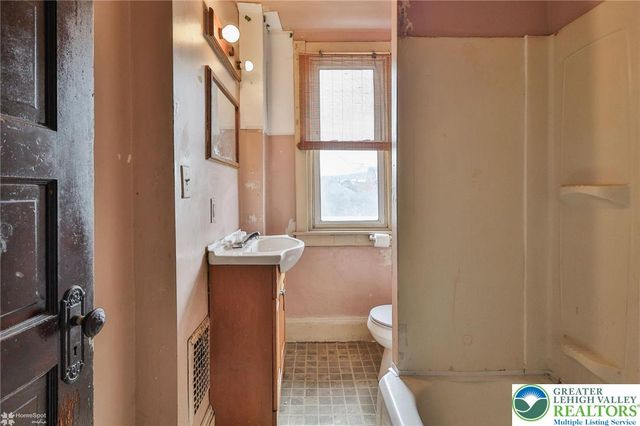 622 East Locust Street, Bethlehem City, PA 18018