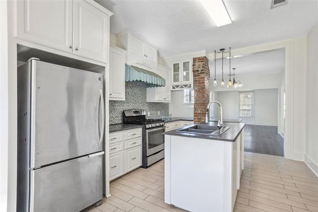 900 Division Street, Lake Charles, LA 70601