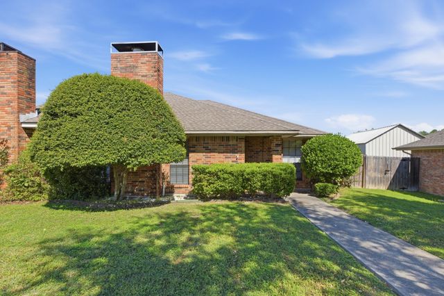 119 Larchbrook Drive, Desoto, TX 75115