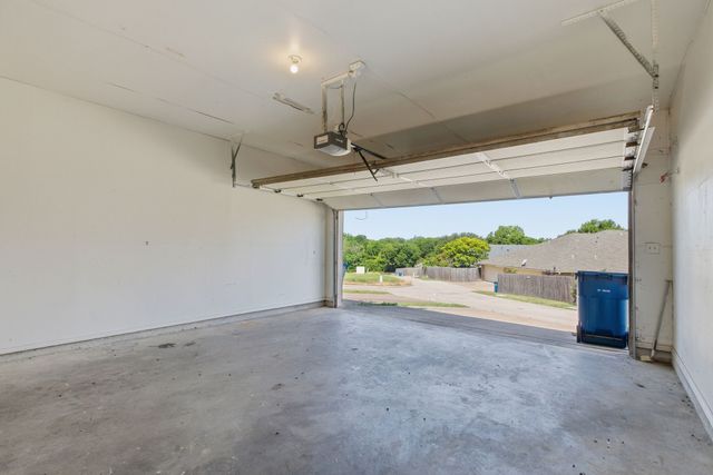 119 Larchbrook Drive, Desoto, TX 75115