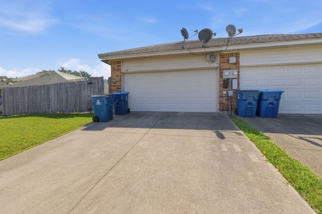 119 Larchbrook Drive, Desoto, TX 75115