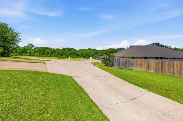 119 Larchbrook Drive, Desoto, TX 75115