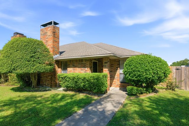 119 Larchbrook Drive, Desoto, TX 75115