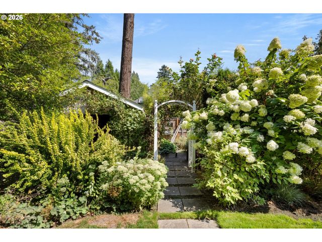 6316 Sw CANBY St, Portland, OR 97219