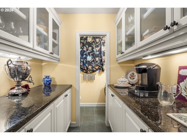 6316 Sw CANBY St, Portland, OR 97219