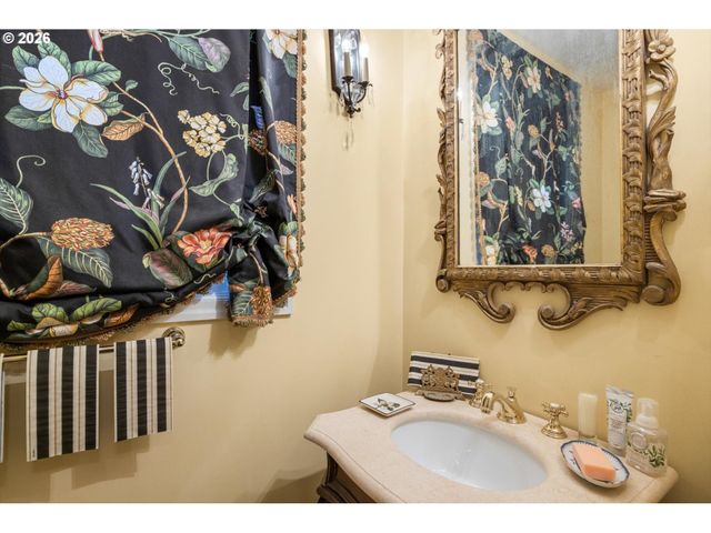 6316 Sw CANBY St, Portland, OR 97219