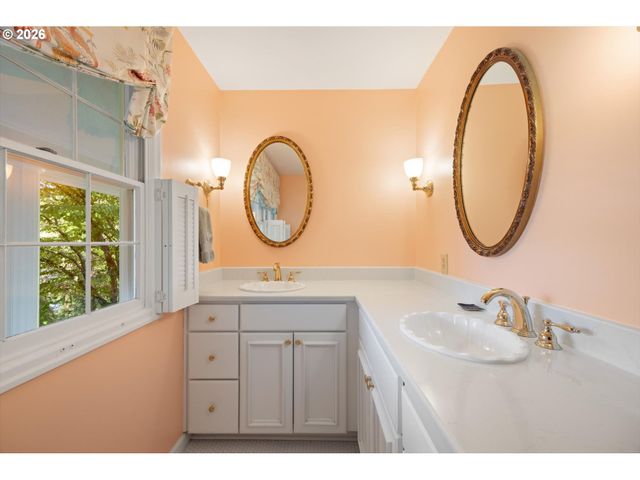 6316 Sw CANBY St, Portland, OR 97219
