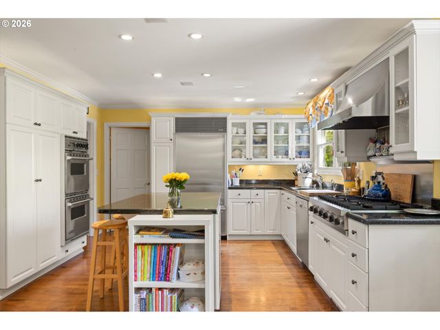 6316 Sw CANBY St, Portland, OR 97219