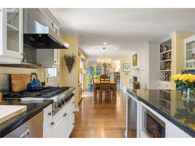 6316 Sw CANBY St, Portland, OR 97219
