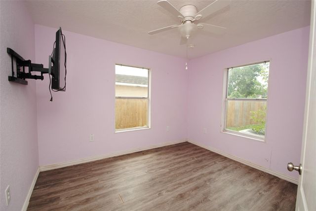 1231 W 7th Street, Freeport, TX 77541
