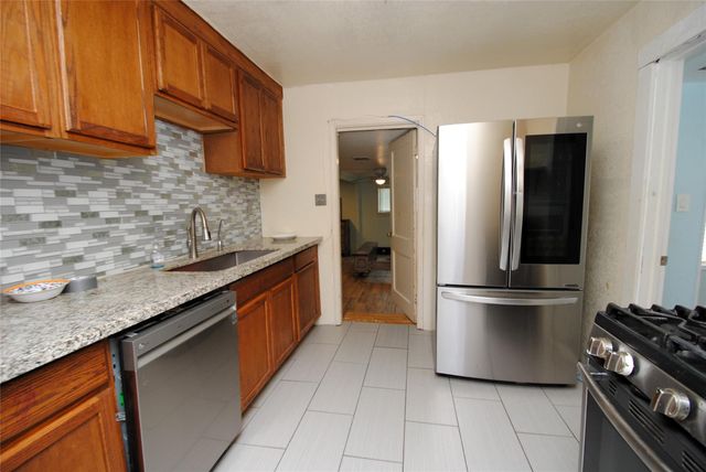 1231 W 7th Street, Freeport, TX 77541