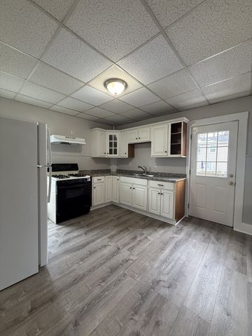 12 Columbus Ave 2, Lowell, MA 01851