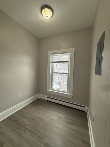 12 Columbus Ave 2, Lowell, MA 01851