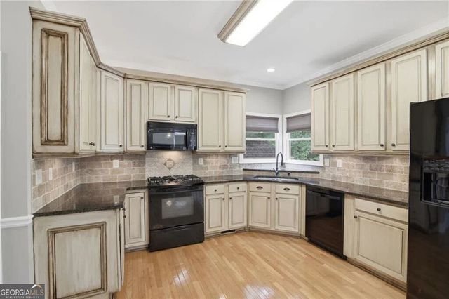 4343 Clairesbrook Lane, Acworth, GA 30101