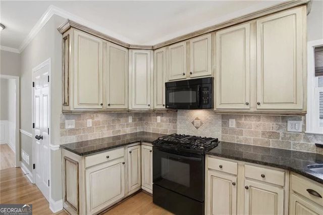 4343 Clairesbrook Lane, Acworth, GA 30101