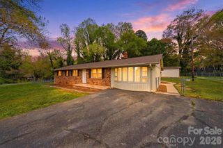 3244 25th Street Court NE, Hickory, NC 28601