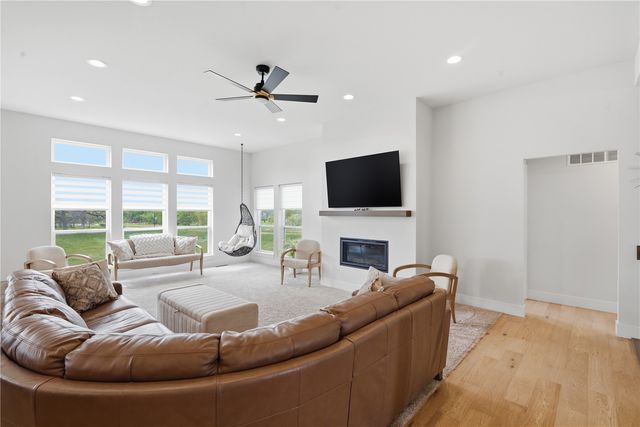 2642 Burr Oak Court, Marion, IA 52302