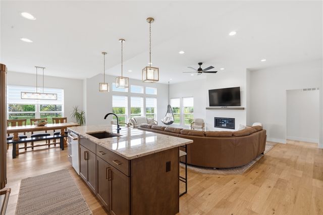 2642 Burr Oak Court, Marion, IA 52302