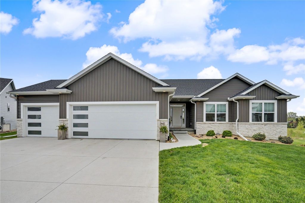 2642 Burr Oak Court, Marion, IA 52302