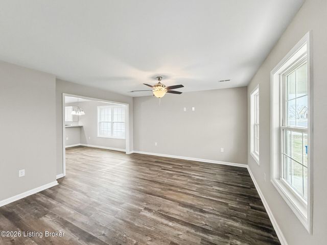 207 Charles Carr Dr, Harrodsburg, KY 40330