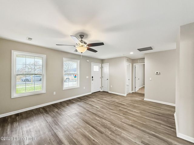 207 Charles Carr Dr, Harrodsburg, KY 40330