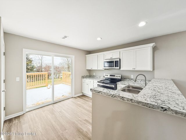 207 Charles Carr Dr, Harrodsburg, KY 40330