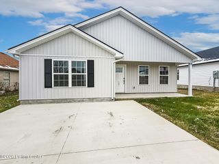 207 Charles Carr Dr, Harrodsburg, KY 40330