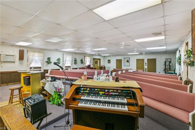 10323 Maryus RD, Hayes, VA 23072