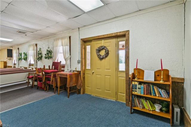 10323 Maryus RD, Hayes, VA 23072