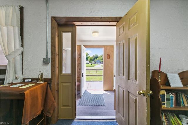 10323 Maryus RD, Hayes, VA 23072