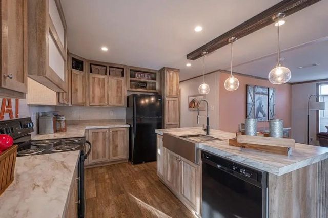 2403 Sunny Ave, Stanton, TX 79782