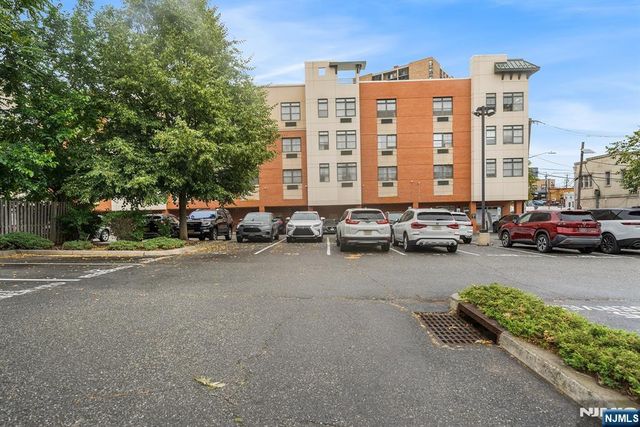 9252 Kennedy Boulevard 204, North Bergen, NJ 07047