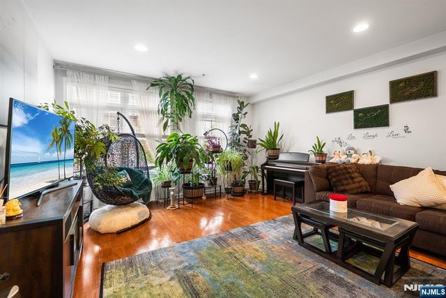 9252 Kennedy Boulevard 204, North Bergen, NJ 07047