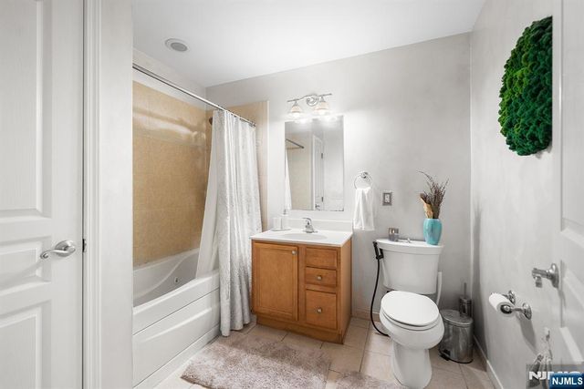9252 Kennedy Boulevard 204, North Bergen, NJ 07047