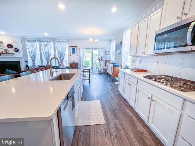 200 DORAL CT, Egg Harbor Township, NJ 08234