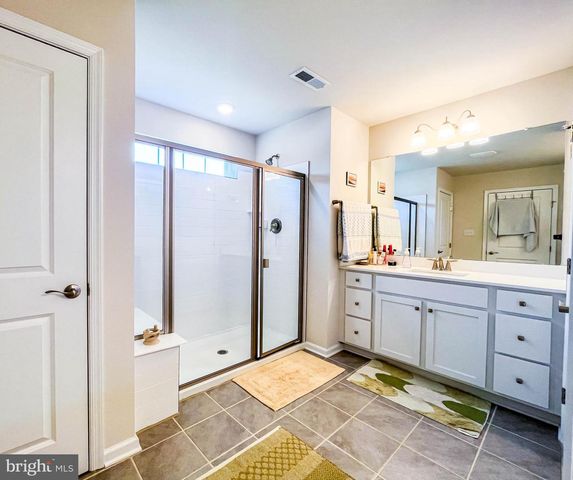 200 DORAL CT, Egg Harbor Township, NJ 08234