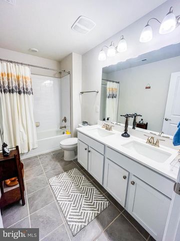 200 DORAL CT, Egg Harbor Township, NJ 08234