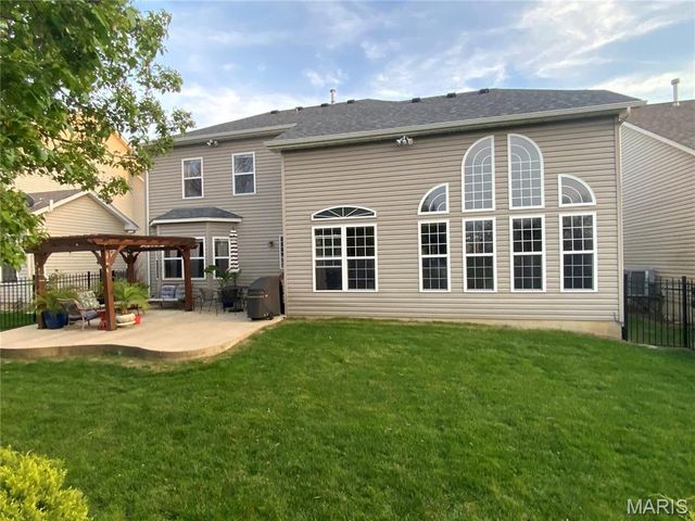 193 Berry Manor Circle, St Peters, MO 63376