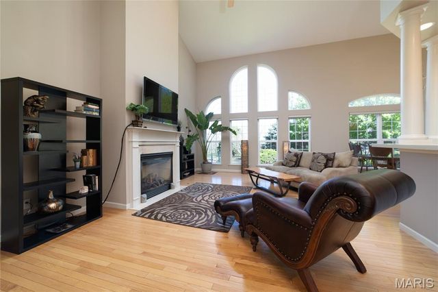 193 Berry Manor Circle, St Peters, MO 63376