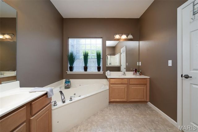 193 Berry Manor Circle, St Peters, MO 63376