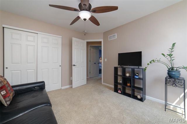 193 Berry Manor Circle, St Peters, MO 63376