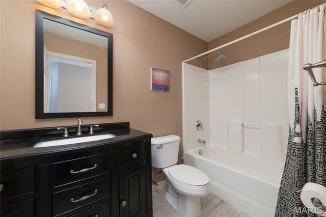 193 Berry Manor Circle, St Peters, MO 63376