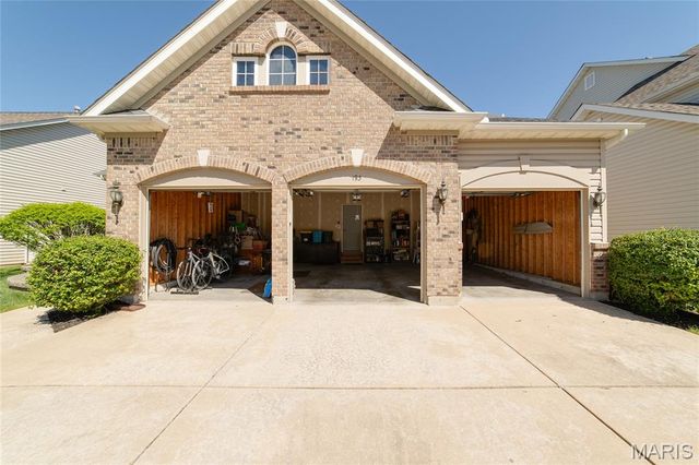 193 Berry Manor Circle, St Peters, MO 63376