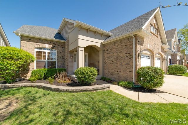193 Berry Manor Circle, St Peters, MO 63376