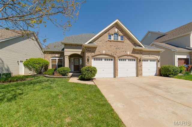 193 Berry Manor Circle, St Peters, MO 63376