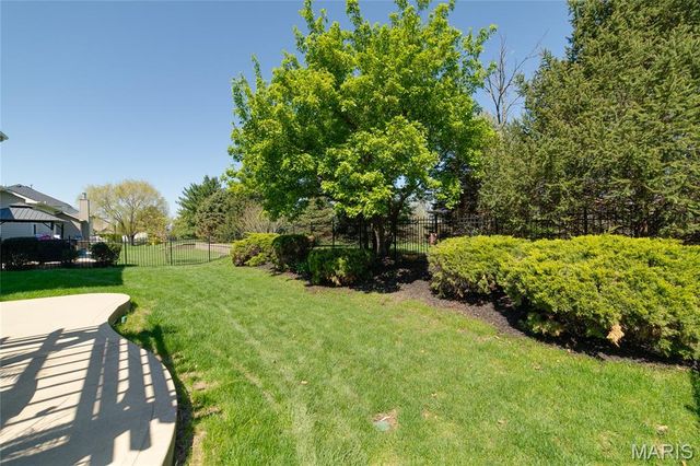 193 Berry Manor Circle, St Peters, MO 63376