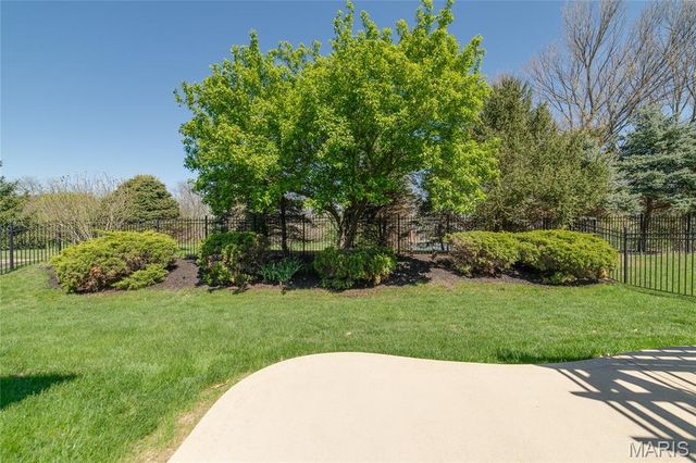 193 Berry Manor Circle, St Peters, MO 63376