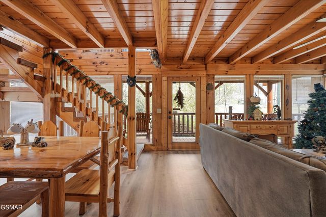 331 Caney Creek Road, Pigeon Forge, TN 37863